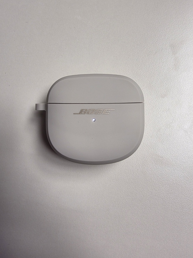 보스 울트라 오픈 이어버드와 무선충전 케이스