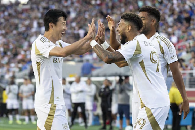 손흥민과 부앙가가 함께 경기하는 모습