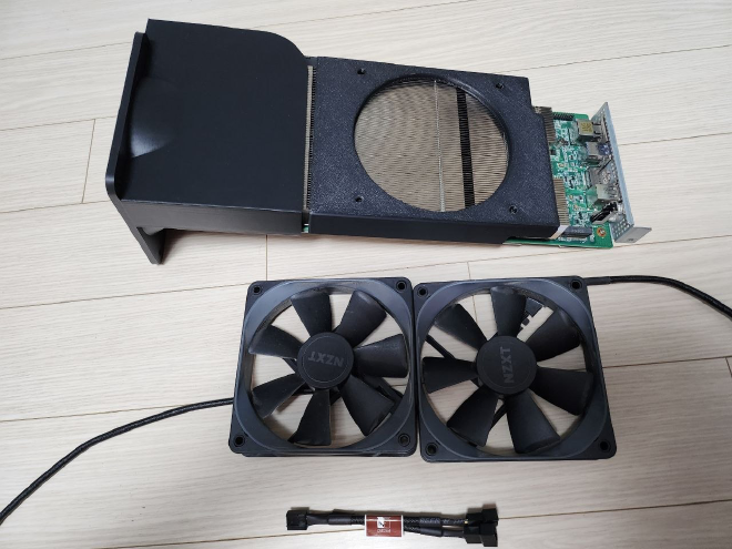 BC250에 3D 프린터로 출력한 팬 덕트를 가조립하고 NZXT 120mm 팬 두 개를 놓은 모습